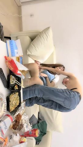 【69堂午夜视频】新人良家，小姐姐挺漂亮，酒足饭饱，强迫推倒，逼逼粉