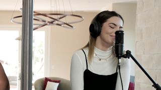 【69堂午夜视频】性感开放的黑发美女无法抗拒猛男的勾引只好接受大鸡巴插入骚逼爆操