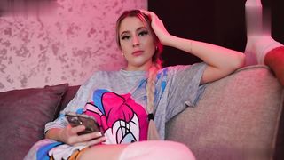 【69堂午夜视频】继妹竟然是个荡妇想要我的鸡巴我直接满足她爆操骚逼后入摸奶抠逼高潮