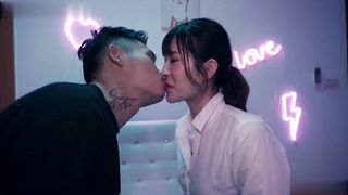 【69堂午夜视频】外遇爱湿吻的OL 湿密舌吻浓烈舔阴