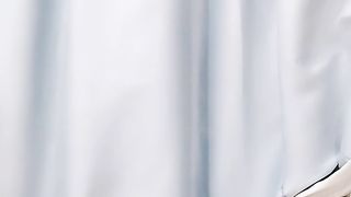 【69堂午夜视频】有点像小明星的心怡宝宝全程露脸跟狼友互动撩骚，初次下海精彩小秀，揉奶玩逼掰开给狼友看特写淫声荡语不断