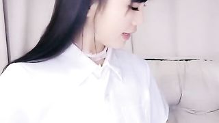 【69堂午夜视频】看着超级纯的极品妹子，全程露脸丝袜制服情趣诱惑，跟狼友互动撩骚听指挥，道具玩弄骚穴，浪叫呻吟精彩不断