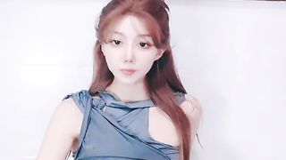 【69堂午夜视频】道具自慰足交无套啪啪狂射一身