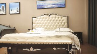 【69堂午夜视频】黑丝大白腿，荡妇相伴这1500花的真是值得，超清设备偷拍佳作