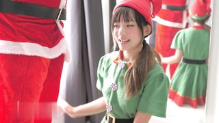 【69堂午夜视频】圣诞体验装的女友被轮奸