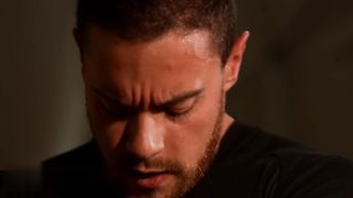 【69堂午夜视频】在丈夫面前鸡奸当面给老公戴绿帽让窝囊的绿王八看看别人的大鸡巴多么强