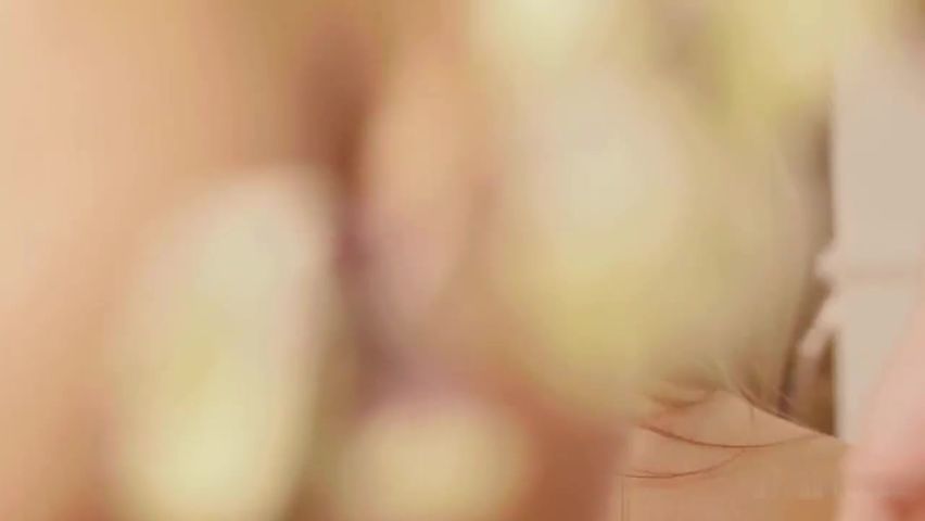 【69堂午夜视频】和两个丰腴白嫩嫩的漂亮妹子度假，打雪仗肉体摩擦受不了室内互相爱抚情欲旺盛三人行啪啪起伏抽插爽呆啊