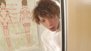 【69堂午夜视频】前来回应投诉的女子让我坐在地上并发生了3