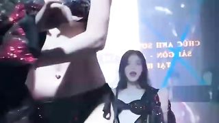 【69堂午夜视频】黑料吃瓜-成年人的乐趣就是去夜店看骚鸡韩国夜店内衣舞蹈合集体验不一样的风土人情