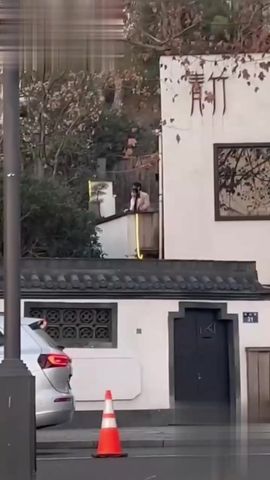 【69堂午夜视频】黑料吃瓜-全网疯求西湖断桥残雪旁边的青竹小情侣露台操逼事件男女追求刺激户外露出做爱被拍视频流出