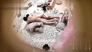 【69堂午夜视频】黑料吃瓜-极品黑长直女神裸睡打游戏实拍退房前一刻还要展开激战边打游戏边操爱很有技术