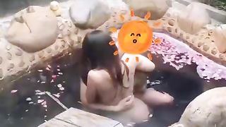 【69堂午夜视频】黑料吃瓜-真刺激啊高颜值极品美少女与金主大叔温泉打炮被偷拍曝光湿漉漉的头发显得格外淫荡刺激呢