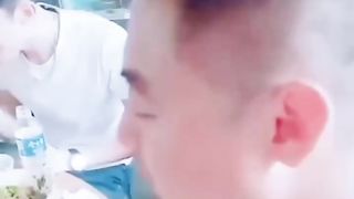 【69堂午夜视频】黑料吃瓜-警花张津瑜和现任老公家人们在一起吃饭当时沦为万人肉便器的她居然被老实人接盘了