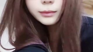 【69堂午夜视频】黑料吃瓜-颜值又高玩得又骚新疆石河子职业技术学院大一新生张家欣电脑借闺蜜后激情自慰视频被闺蜜曝出