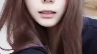 【69堂午夜视频】黑料吃瓜-颜值又高玩得又骚新疆石河子职业技术学院大一新生张家欣电脑借闺蜜后激情自慰视频被闺蜜曝出