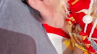 【69堂午夜视频】大神跨年夜让我姐穿上独特中式服装实现双洞齐插，水都喷我脸上来了