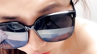 【69堂午夜视频】丝袜高跟情趣跟狼友撩骚互动，道具抽插骚续高潮喷水，特写展示好骚