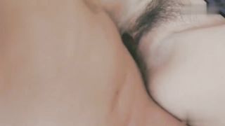 【69堂午夜视频】人妻饥渴如狼虎 废物老公无法满足 只好找精壮男帮佣双洞开发