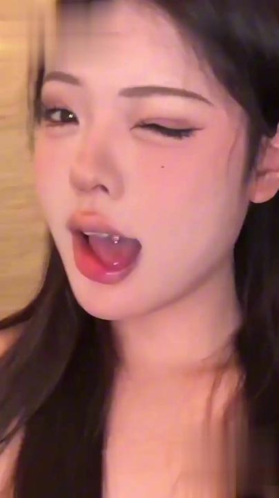 【69堂午夜视频】黑料吃瓜-抖音网红鱼仔私信福利_看脸是懵懂少女下体却有一根不知名的大器_以为捡到宝结果竟是大长屌.mp4