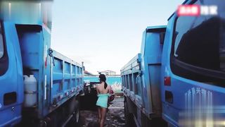 【69堂午夜视频】黑料吃瓜-色影师拍摄极品身材素人模特_在户外拍裸照被很多路人看到了_内裤都脱了_大型社死现场啊