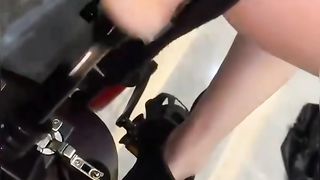 【69堂午夜视频】黑料吃瓜_动感单车自慰喷水神器，单身姐妹骑到高潮爽翻，谁还稀罕男人