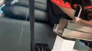 【69堂午夜视频】黑料吃瓜_动感单车自慰喷水神器，单身姐妹骑到高潮爽翻，谁还稀罕男人