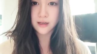 【69堂午夜视频】黑料吃瓜_抖音200W粉丝网红_叶凯薇_不雅视频被曝光流出_风波事件发生后其称是AI生成_网友：这不是本人我吃翔