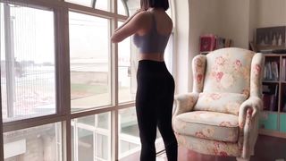 【69堂午夜视频】健身教练没穿内裤被发现了