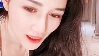 【69堂午夜视频】极品小姨子喝醉勾引姐夫，姐夫一边跟姐姐电话一边被口交，最后把小姨子内射了