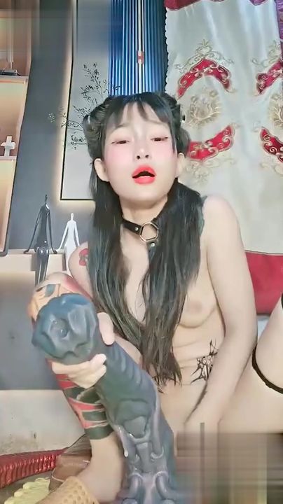 【69堂午夜视频】黑料吃瓜-猎奇视频精神小妹下海卖艺为取悦直播间金主半米长的巨龙塞入白虎嫩穴