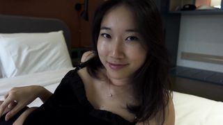 【69堂午夜视频】少妇白浆直流 淫叫不断 还把精子吃下去美容养颜