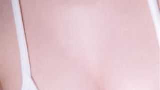 【69堂午夜视频】不小心走进汤屋员工休息室，看到穿着和服熟睡的服务生，居然有意外的展开