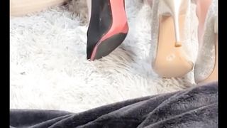 【69堂午夜视频】乱伦3p表姐和她女儿都是按摩女给她俩免费房间就可以随便操