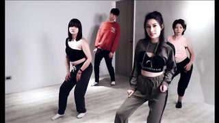 【69堂午夜视频】强奸新娘舞蹈老师朵儿新婚燕尔被新学员尾随在丈夫的面前被抽插到高潮迭起