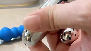 【69堂午夜视频】在好利来上班的姐姐让她穿上工装先灌肠清洗然后爆菊肛射