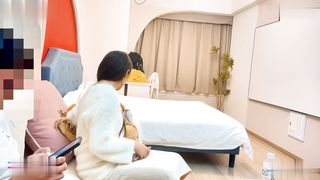 【69堂午夜视频】约了个外表清纯可爱的小妹妹，据说刚做不久下面又紧又嫩，一顿勐操白带都干出来好多