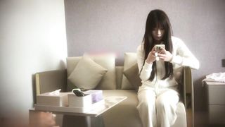 【69堂午夜视频】冷白皮黑长直的头发，声音甜美身材比例完美，后入小穴清晰可见