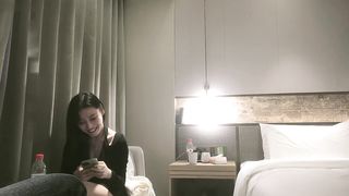 【69堂午夜视频】明星脸女神，4500物有所值，黑丝诱惑白嫩肌肤，娇嗔妩媚罕见尤物