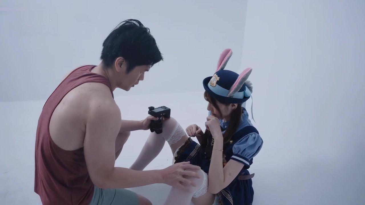 【69堂午夜视频】寫真偶像saki偷拍外流_惡德攝影師拍攝途中強制威脅推倒影像