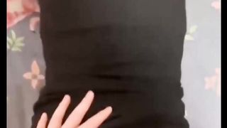 【69堂午夜视频】淫荡人妻打着电话操着逼