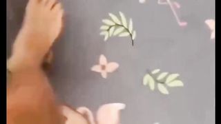 【69堂午夜视频】淫荡人妻打着电话操着逼