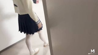 【69堂午夜视频】用裸照威胁女儿高中的闺蜜被我操的边哭边流水