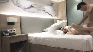 【69堂午夜视频】留下苗条女神加钟被拒，再约风骚小少妇，白嫩温柔沙发激情啪啪