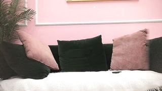 【69堂午夜视频】近景沙发啪啪，AV视角看鲍鱼，后入娇喘不断刺激劲爆