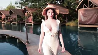 【69堂午夜视频】雪白巨乳游客艾玛泰国性爱旅游