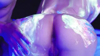 【69堂午夜视频】全身涂满萤光颜料，在黑光灯下做爱，视觉超冲击！