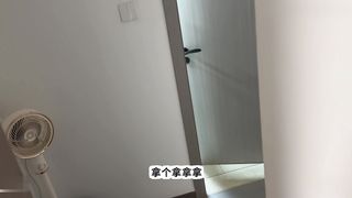 【69堂午夜视频】女儿闺蜜被我用裸照威胁再次狂插她骚逼，我扶着她的腰往后一拉，鸡巴直接插进了她淫水泛滥的小逼