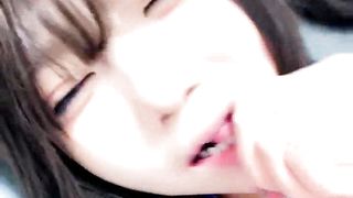 【69堂午夜视频】白丝露脸乖巧学妹镜头前发骚给狼友叫爸爸，揉奶玩逼跳蛋塞里面自慰，自己把骚逼抠喷了，浪叫呻吟表情好骚啊