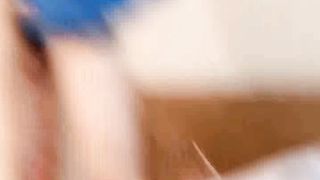 【69堂午夜视频】嫩嫩妹妹全程露脸乖巧听话伺候小哥的大鸡巴，深喉口交按摩棒玩逼特写展示粉嫩骚穴，压在身下爆草蹂躏好刺激