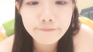 【69堂午夜视频】来了大姨妈的妹子穿着安全裤跟狼友撩骚互动，玩弄骚奶子特写展示逼逼，边玩边擦给狼友看，精彩刺激无水印